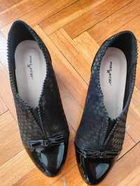 Дамски обувки Mat Star черни, лачени, с дебел ток, в отлично състояние