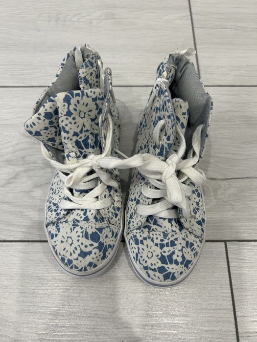 Продам детскую обувь на девочку