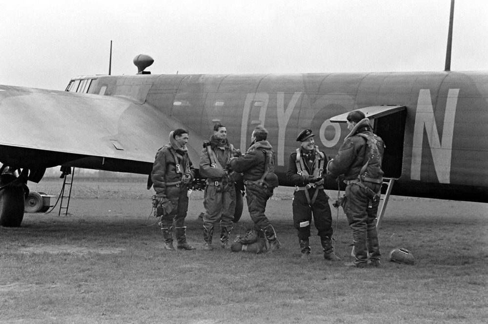 сборная модель самолёта AW-38 масштабе 1/72 Англия