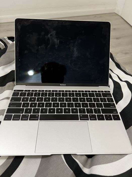 MacBook 12” (Early 2015) – Intel Core M, 8GB RAM, SSD 256GB