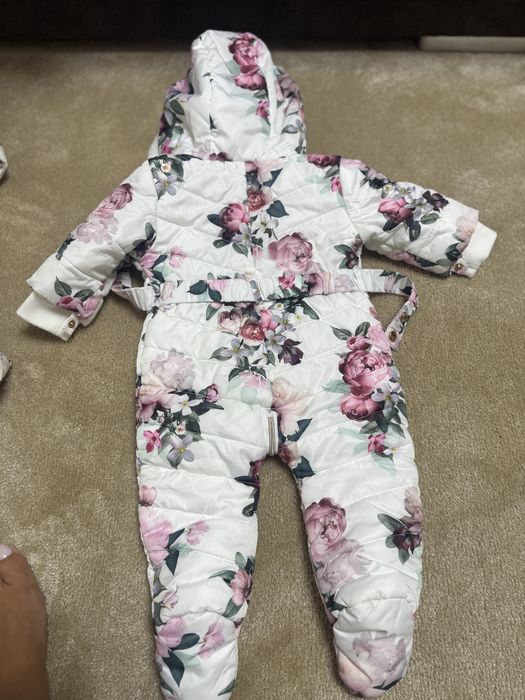 Combinezon lipsy 9-12 luni nou