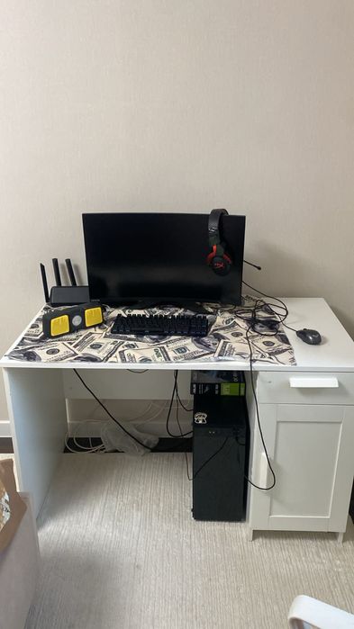 Срочно продам компьютерный стол и кресло