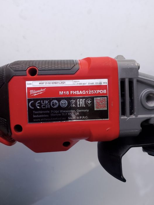 Безчетков ъглошлайф Milwaukee M18