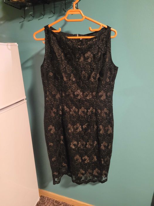 Vând rochițe ocazie mărimea L/ 40-42