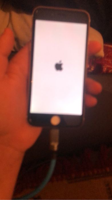 айфон 7 продаю срочно