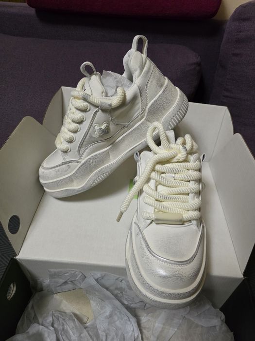 Adidasi Gryxx Albi Noi Nr 40