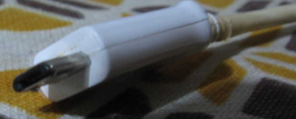 Два броя микро USB кабели за зарядно за телефон