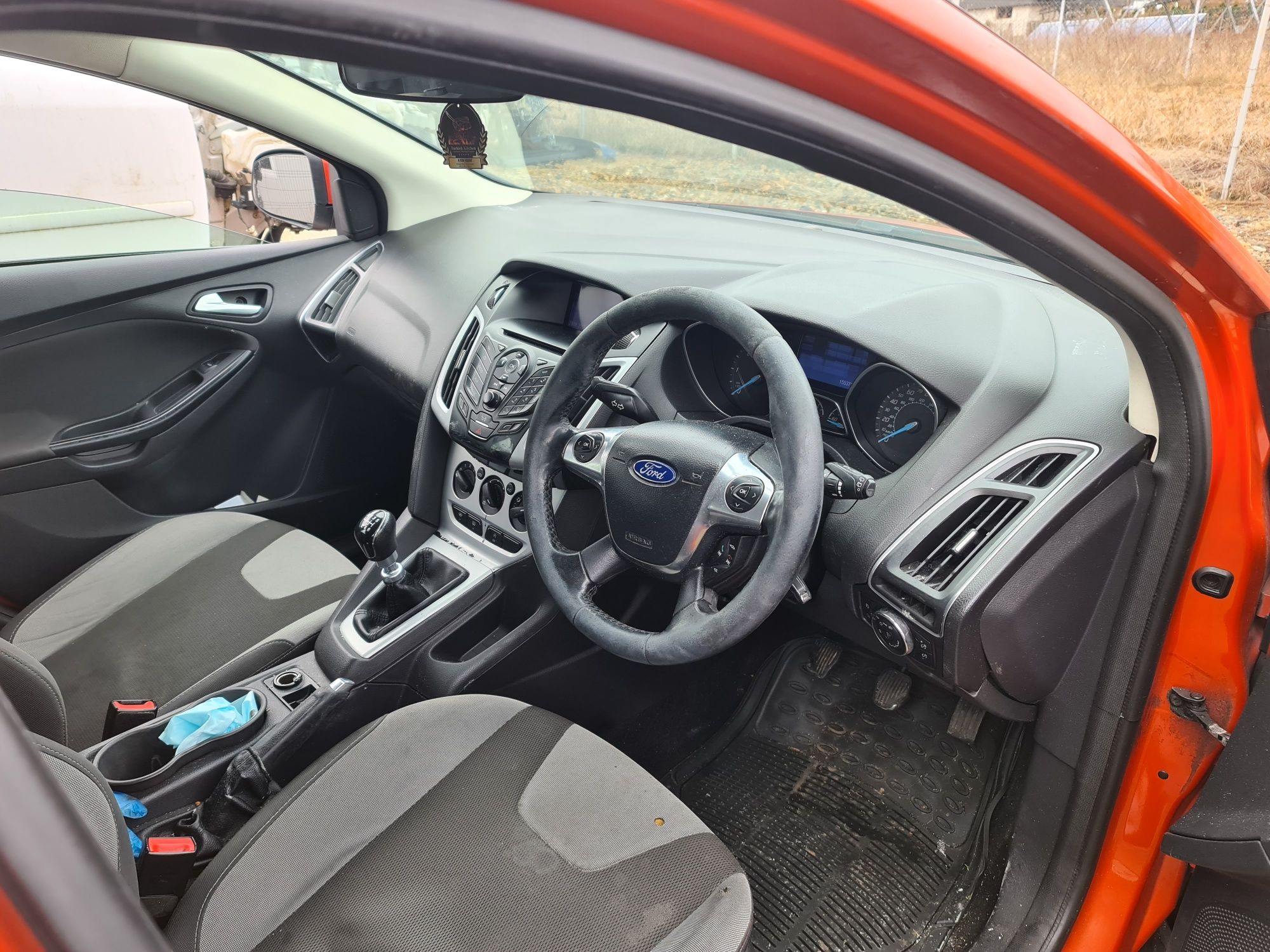 Dezmembrez Ford Focus3 1.6tdci 2013