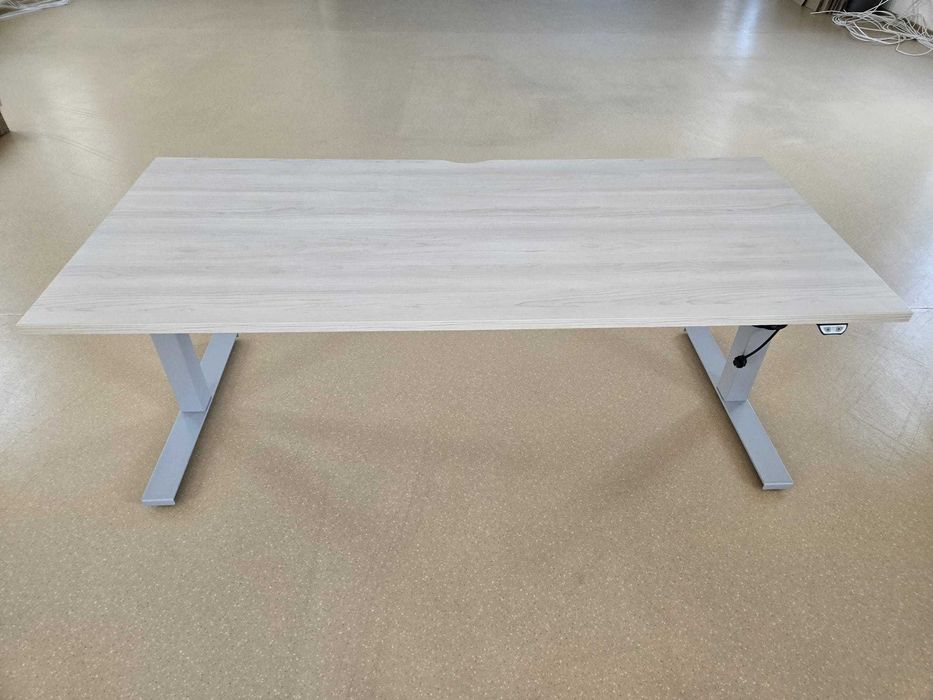 Birou electric reglabil pe inaltime