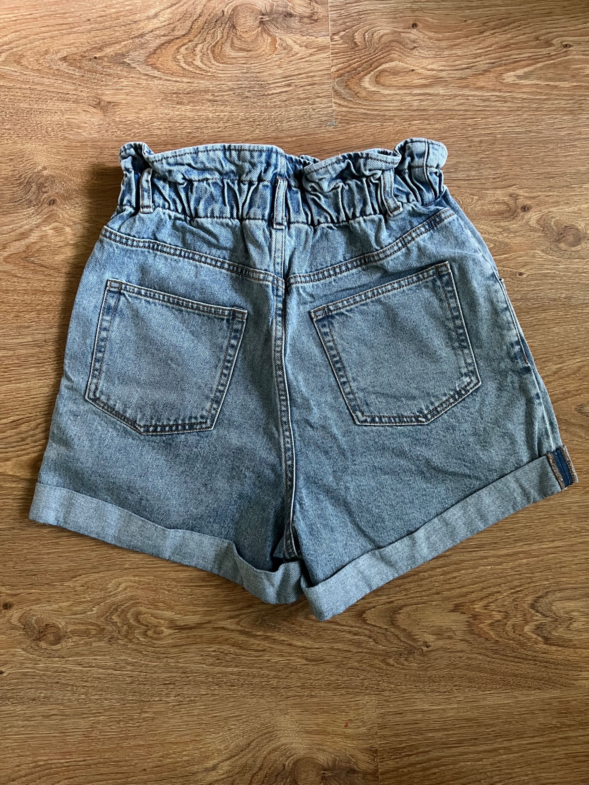 Къси панталони с висока талия H&M