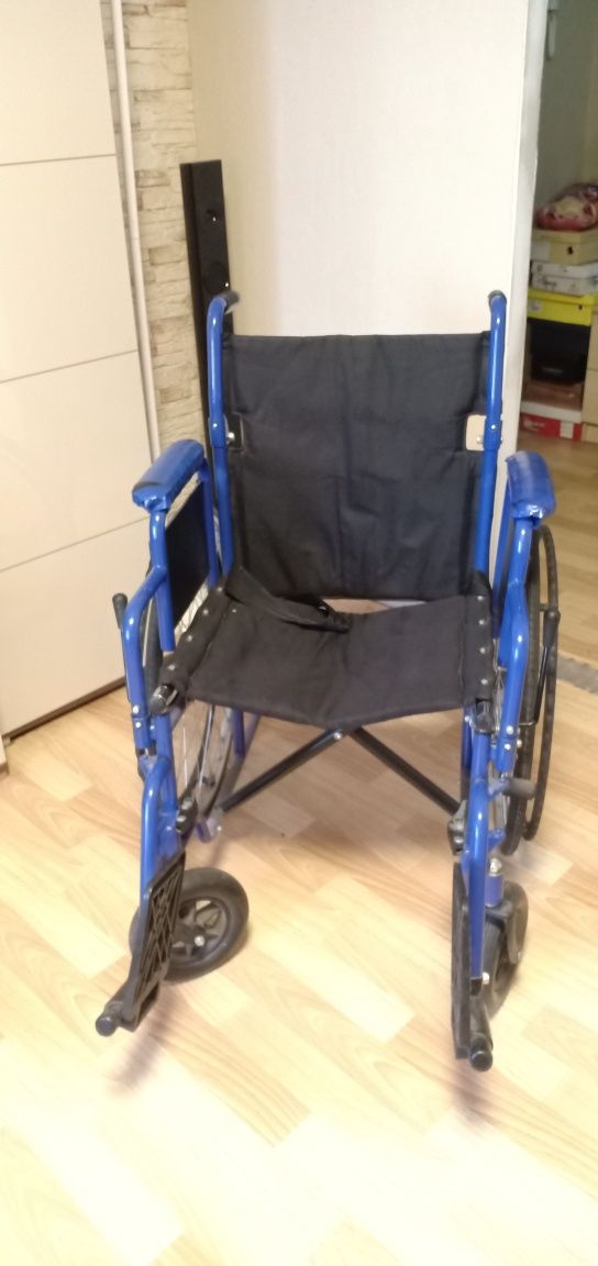 Продам коляску для пожилых людей или людей с ограничением подвижности