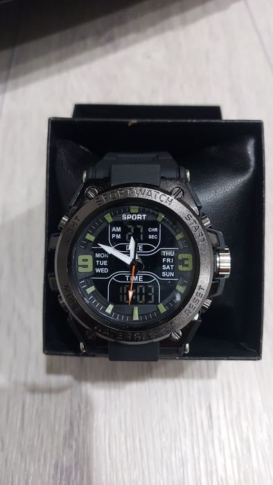 Спортивные часы новые