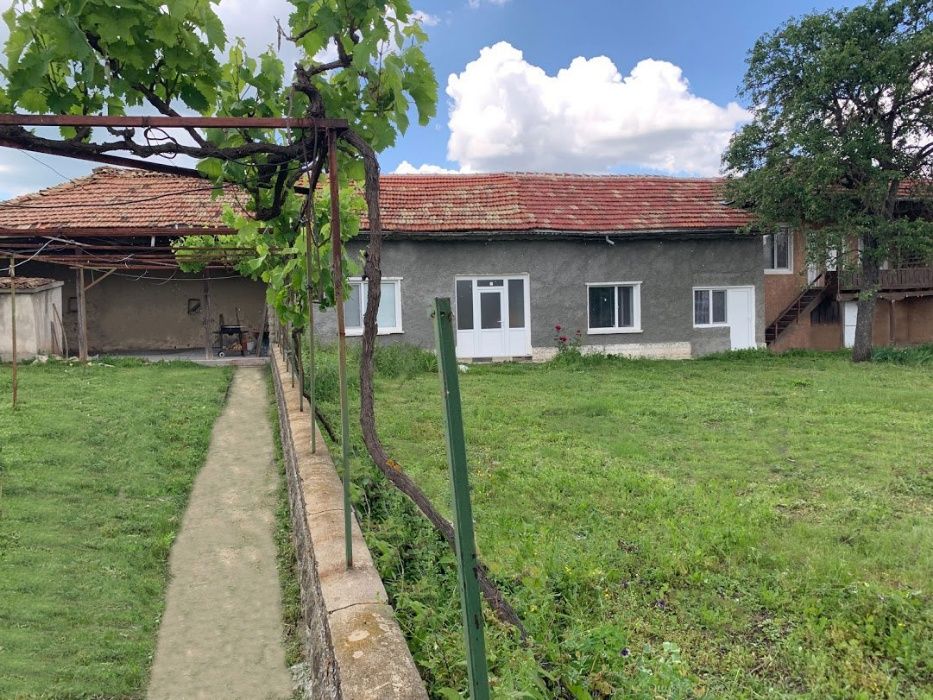 Изцяло реновирана къща за гости с 4 спални, 1.5 дка, 100 км от ВН