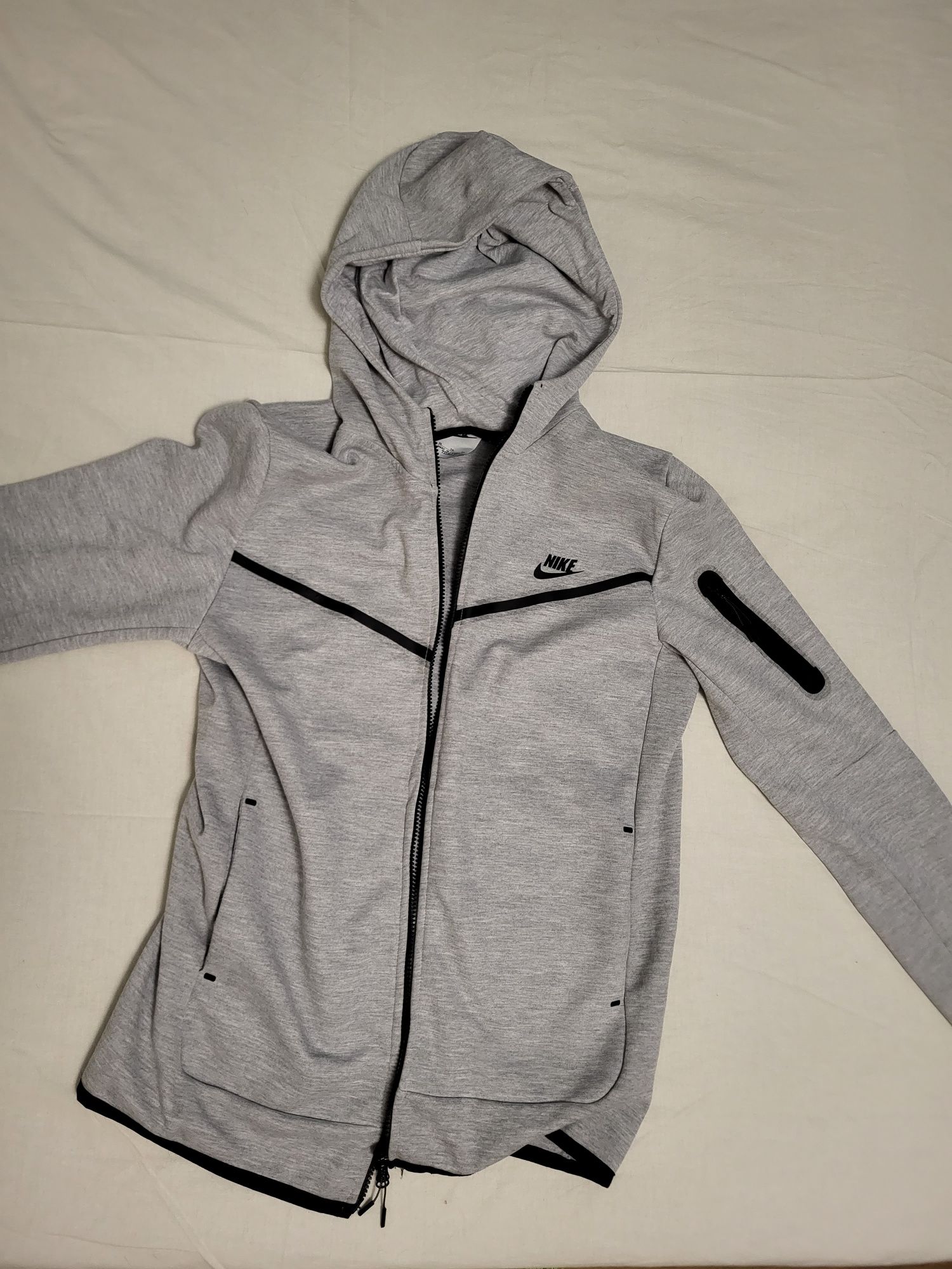 Nike tech fleece grey