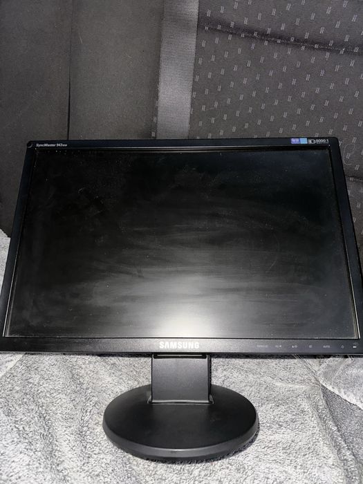 Комьпьютер монитор и системный блок