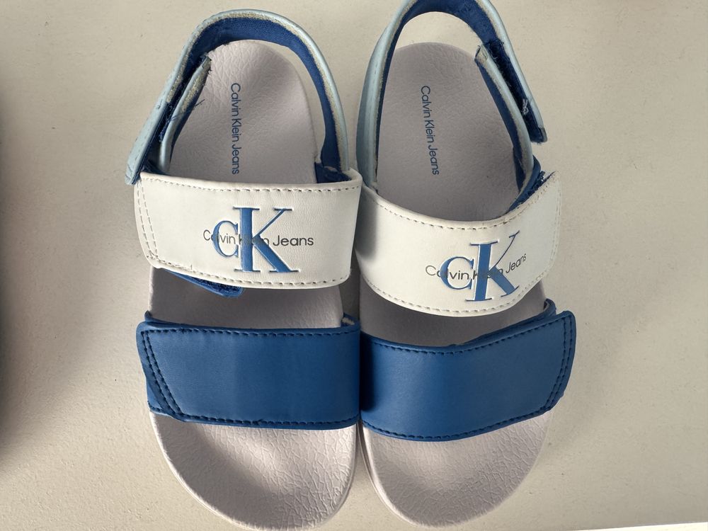 Sandale Tommy Hilfiger si Calvin Klein