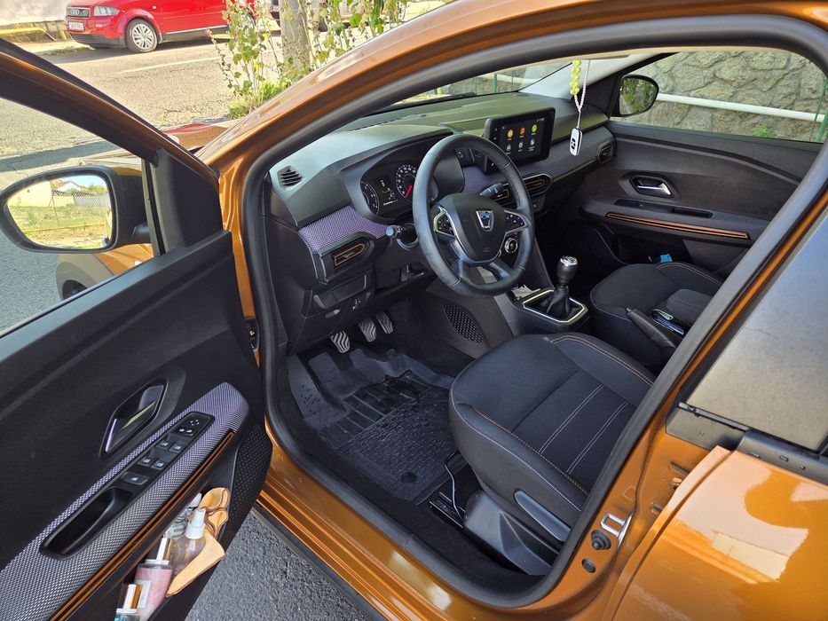 Dacia Sandero Primul proprietar..încă in garanție