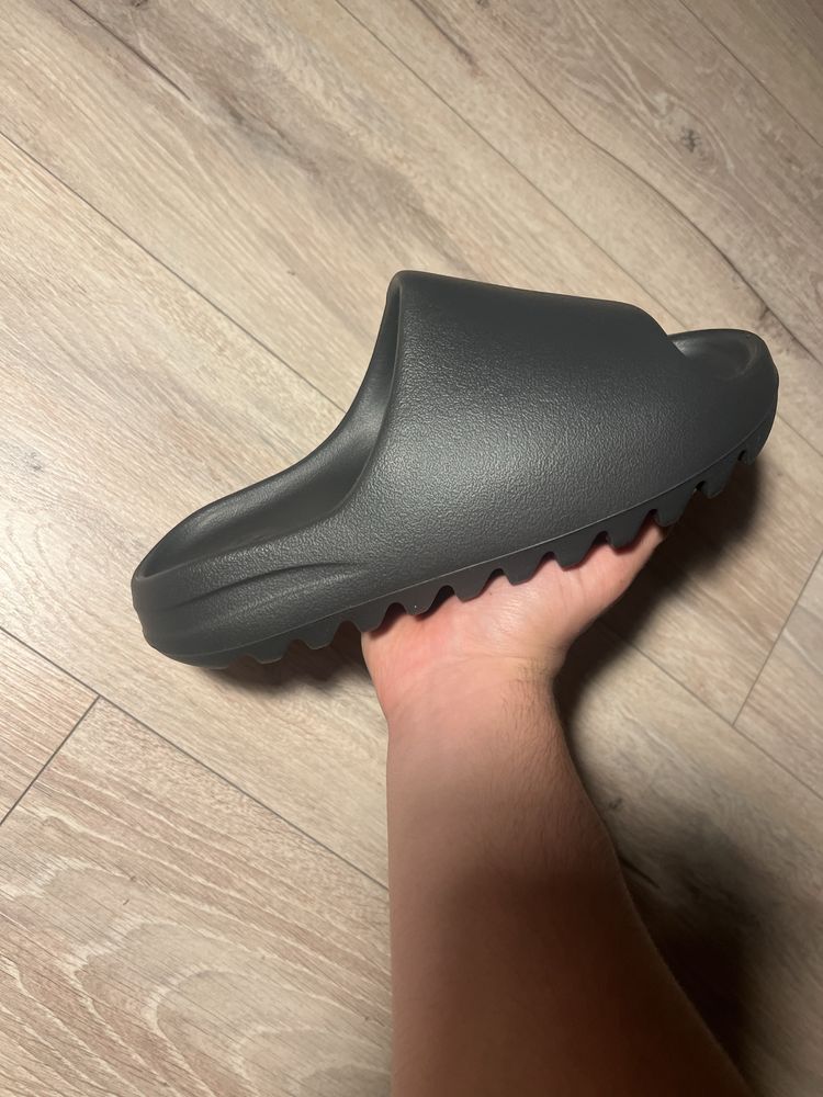 Yeezy Slides Black