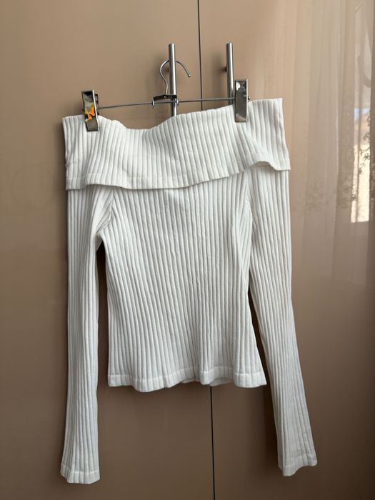 Top Zara cu umerii goi