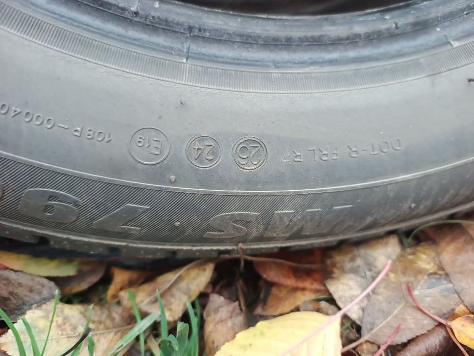 Vând set de 2 cauciucuri all season 215/60/17 aproape noi