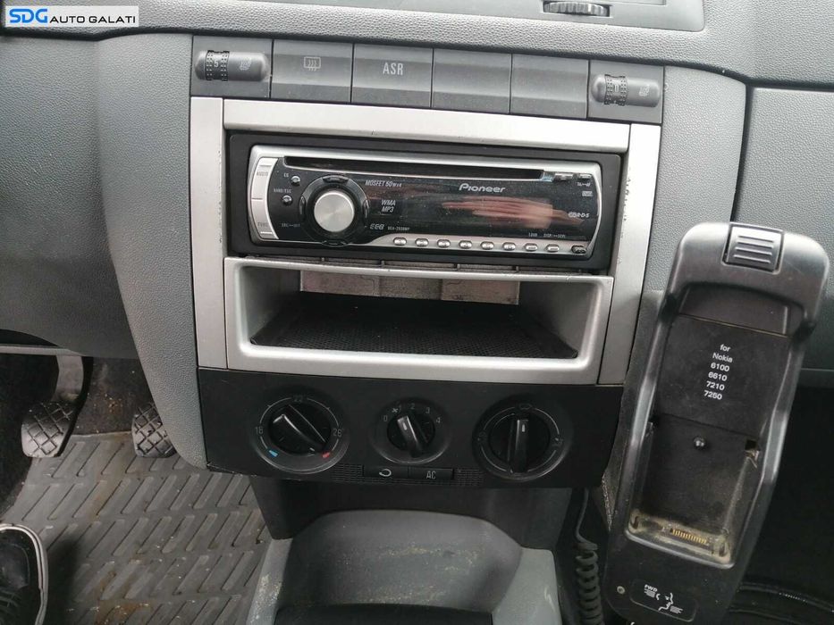 Radio CD Player cu MP3 Pioneer DEH-2900MP 4x50W Audi Volkswagen Seat Skoda Opel Renault Ford Mercedes BMW Saab Peugeot 2000 - 2007