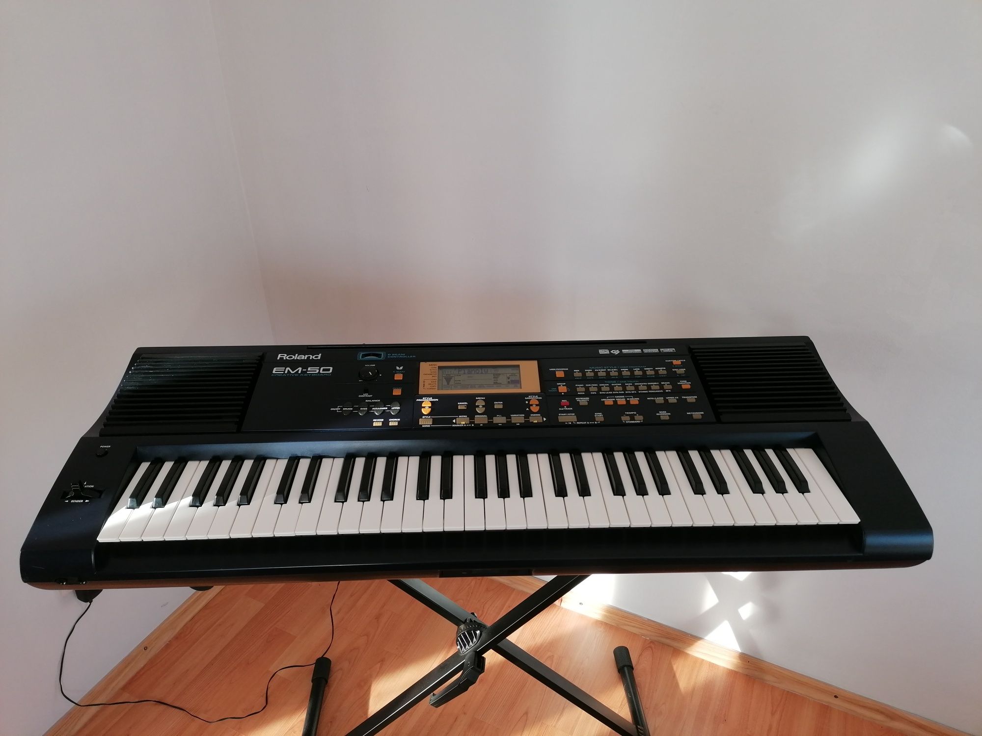 ROLAND EM-50 creative keyboard orga pian sintetizator profesional