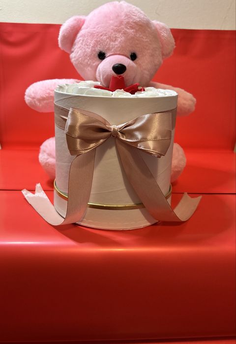 Cutie trandafiri cu ursulet de plus