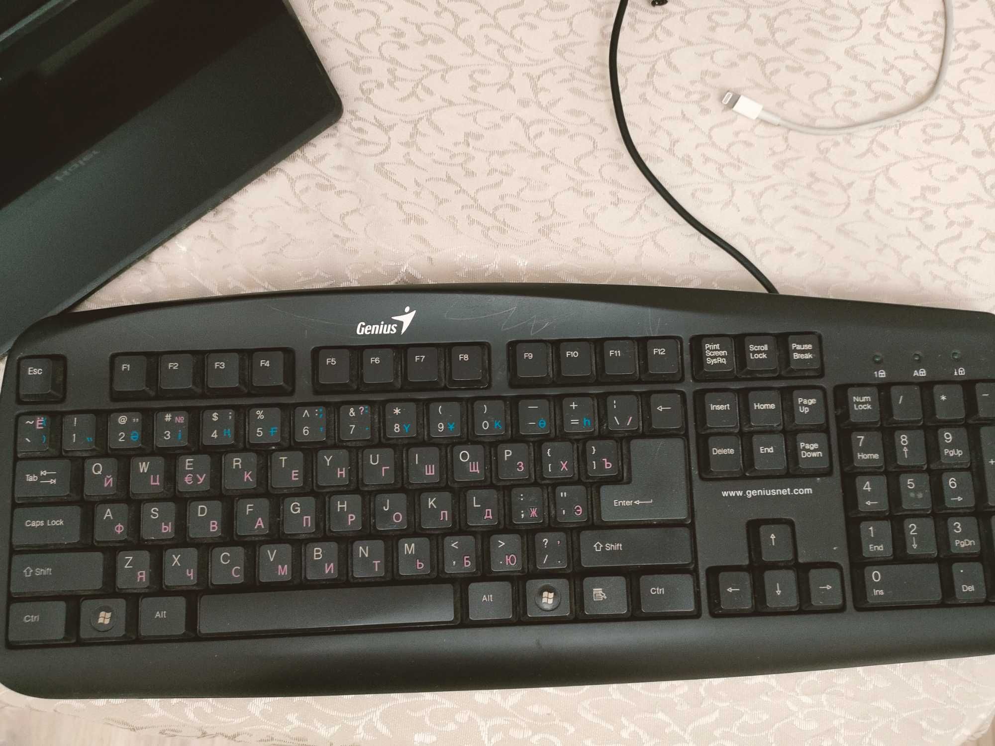 Клавиатура для ком пьютера Genius + беспроводная мышка Logitech