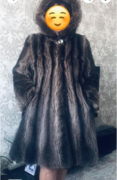 Шуба енотовая женская