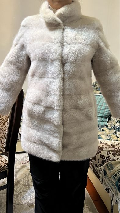 Продам шубу в очень хорошем состоянии, брала за 380.000