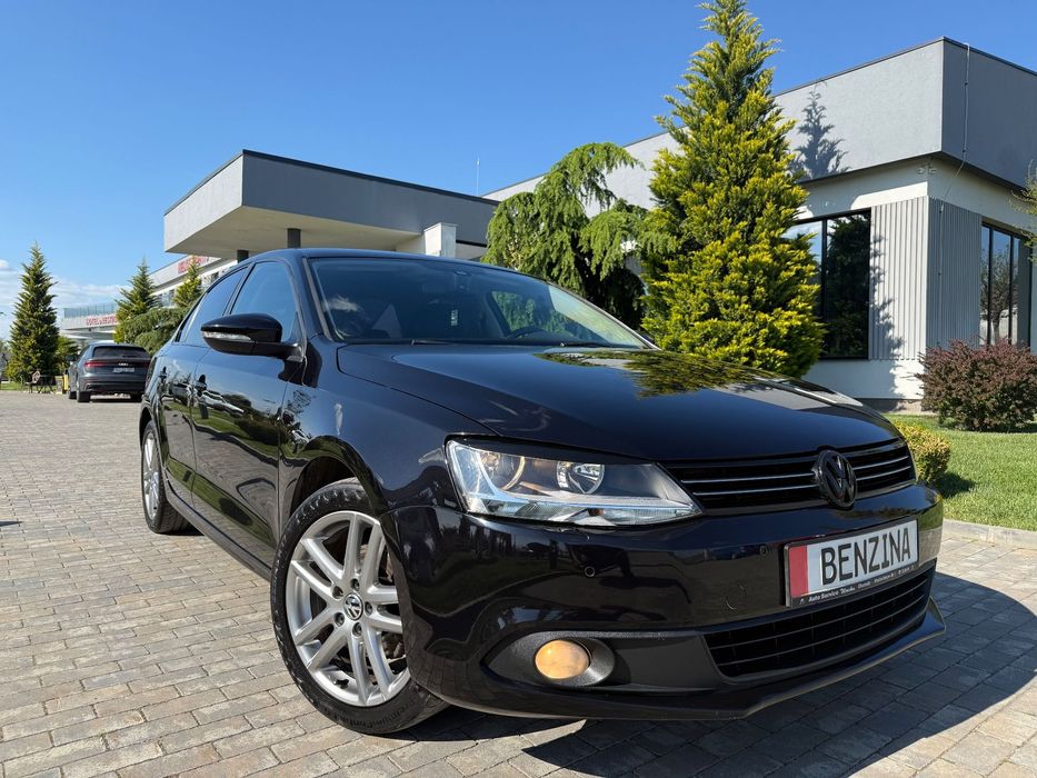 Volkswagen Jetta Vw Jetta 2011 1.2i 105cp Euro5 DubluClima Navi