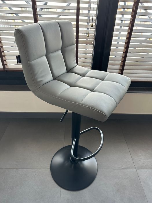 Бар Стол Queens с безплатна доставка до офис и 2г гаранция