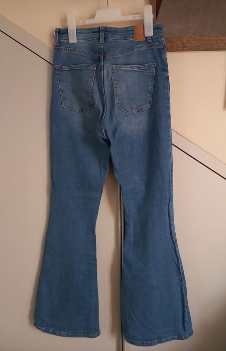 Blugi evazați Bershka