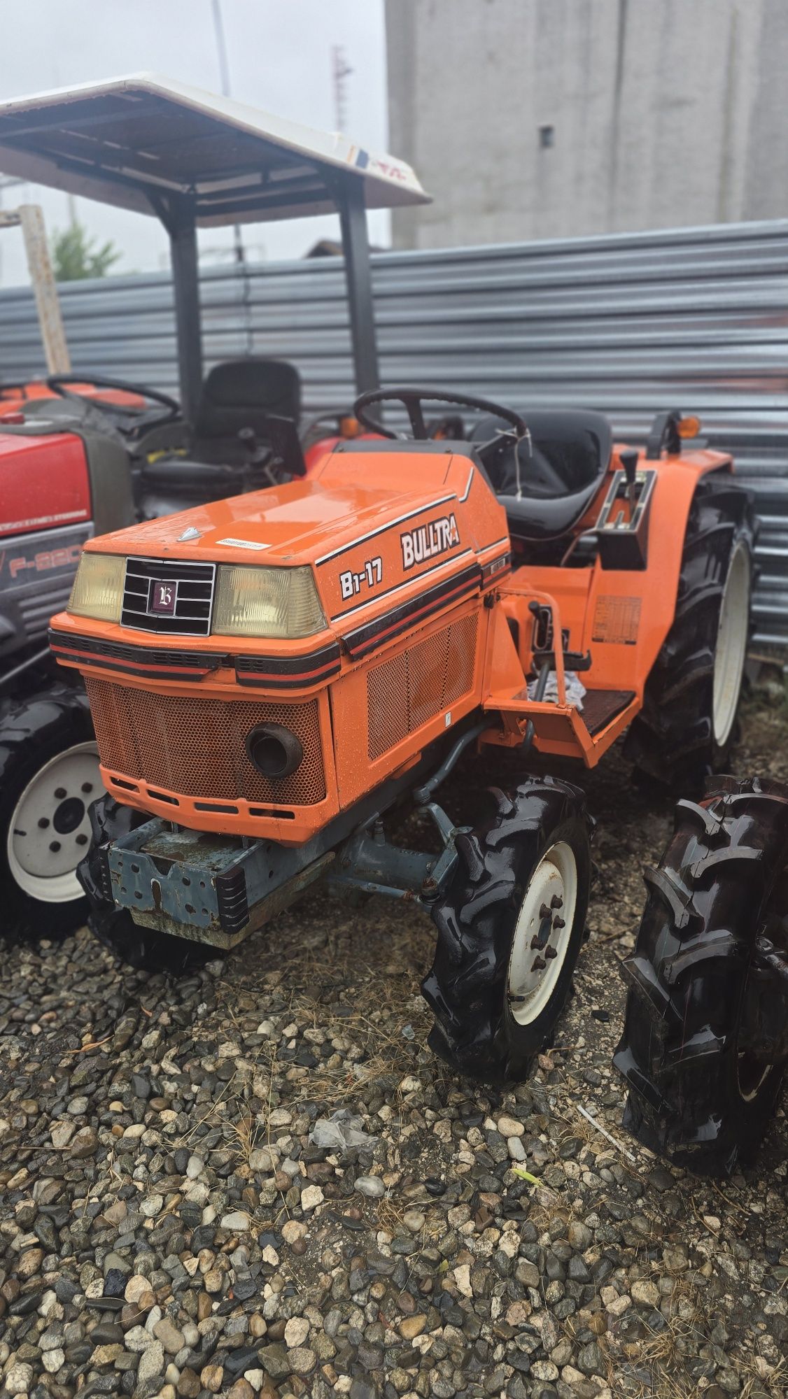 Tractor japonez Yanmar iseki kubota mitsubishi 17 -20 cai cu freza