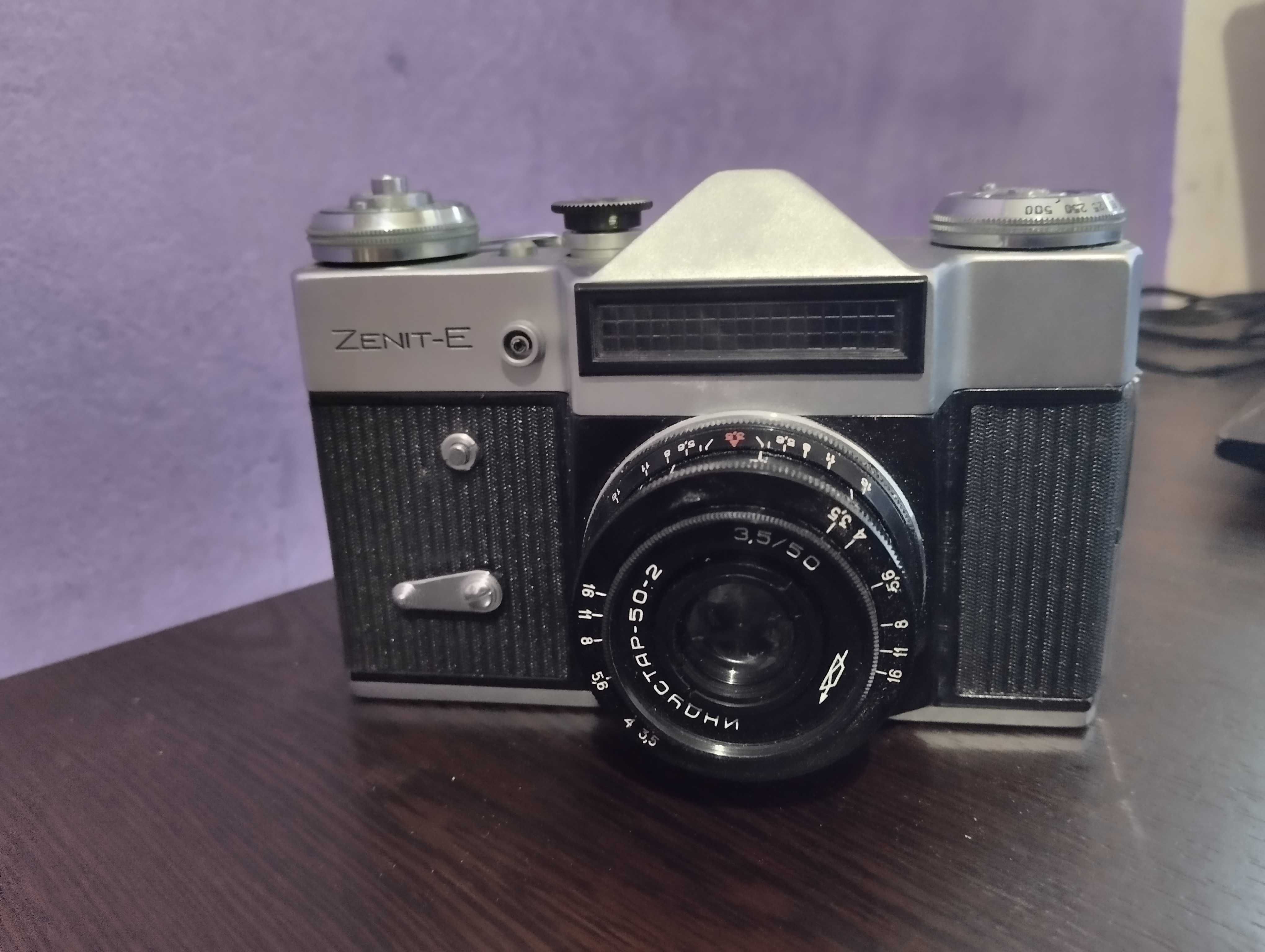 Фотоапарат Зенит Е с обектив Indostar