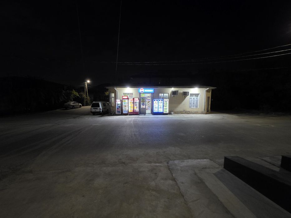 Magazin sotiladi 100 kvadrat. Nejiloy.