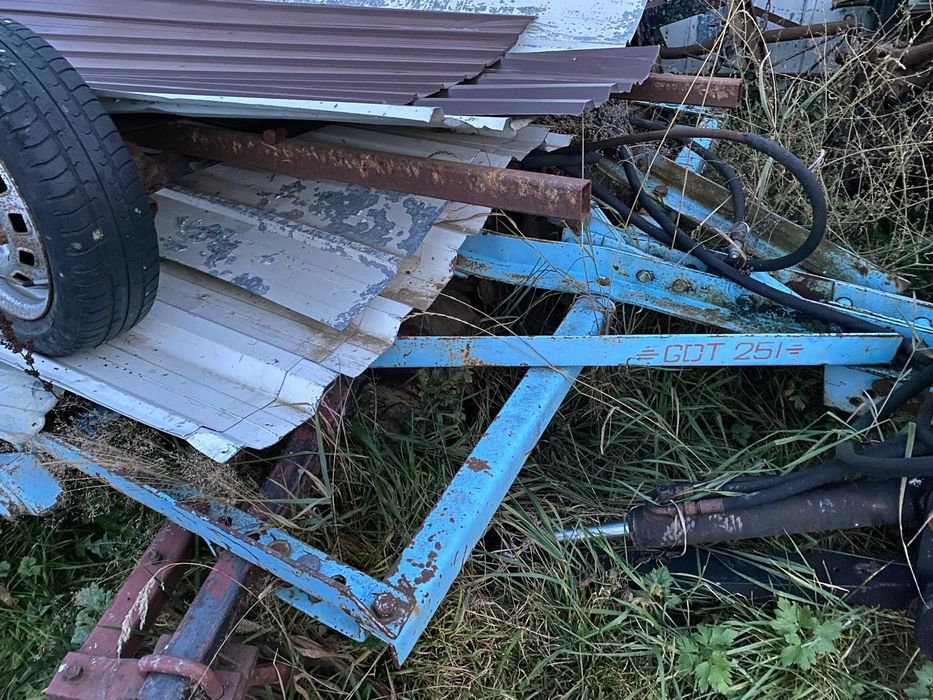 Vand tractor cu plug si alte piese