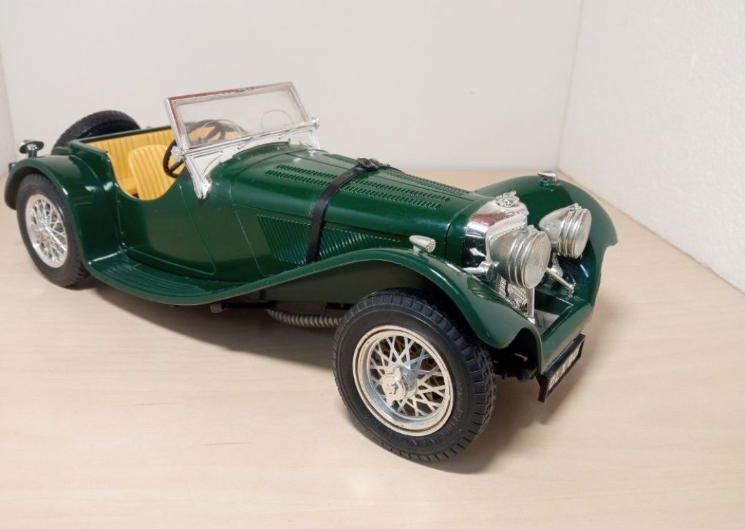 Jaguar SS100 anul 1937bburago 1:18
Scara 1:18
Bburago 

Preț pe bucata