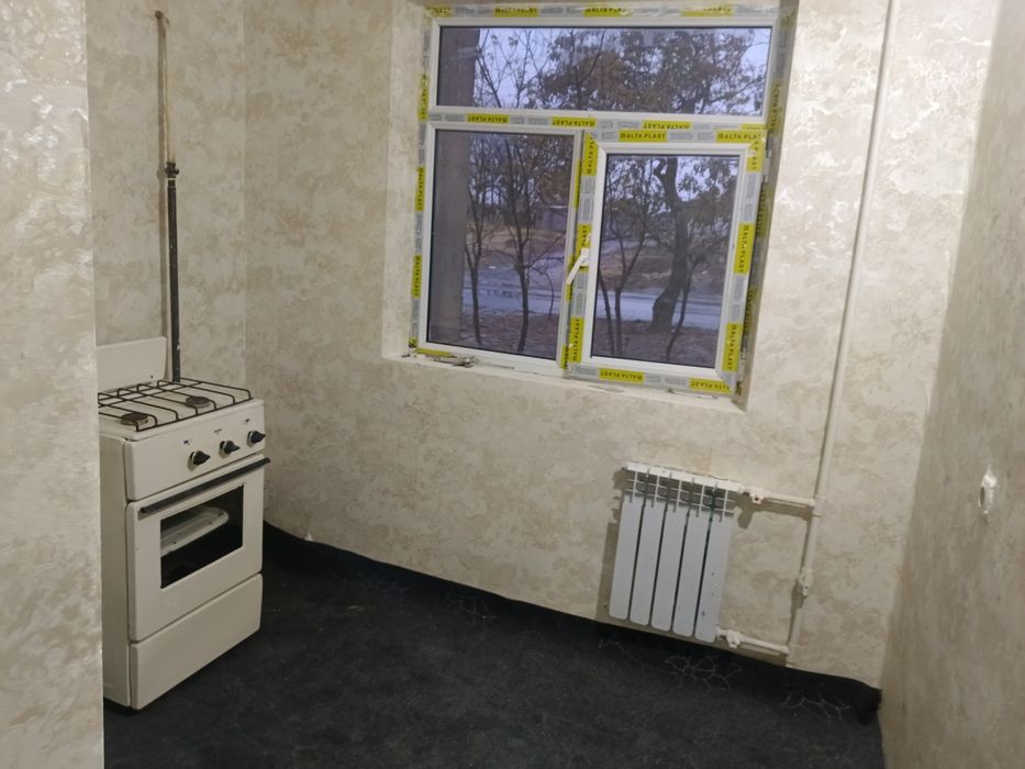 Srochno sotiladi 1 xona 3 mikraroyon 1 etaj