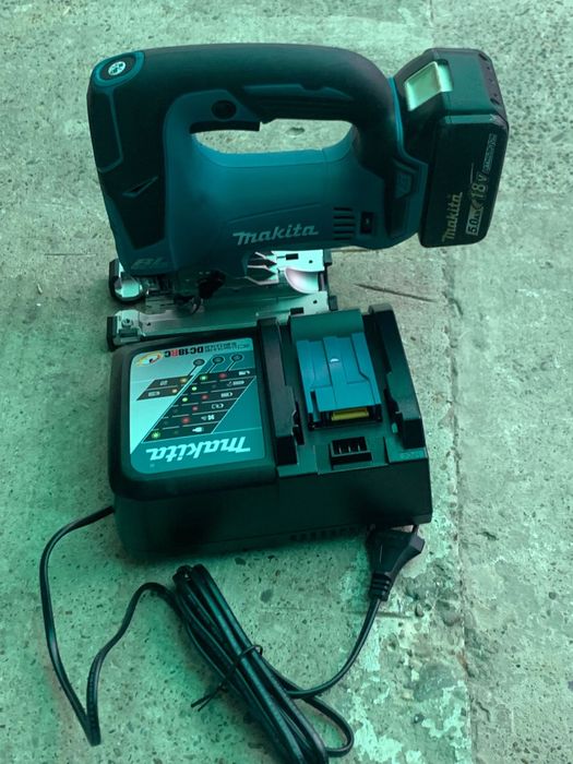 Masina de gaurit si insurubat MAKITA