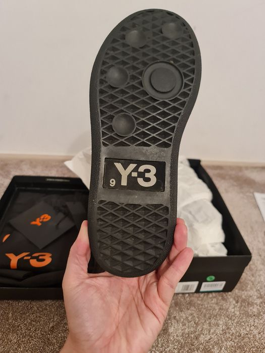Vând ghete adidas Y-3 - model Kasabaru - mărime 43 1/3