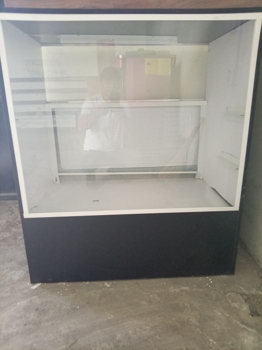 Продам холодильник для тортов