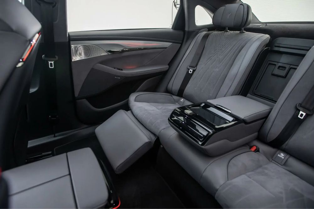 В наличие Voyah passion / Chasing light  2024 PHEV максмал комплектаци