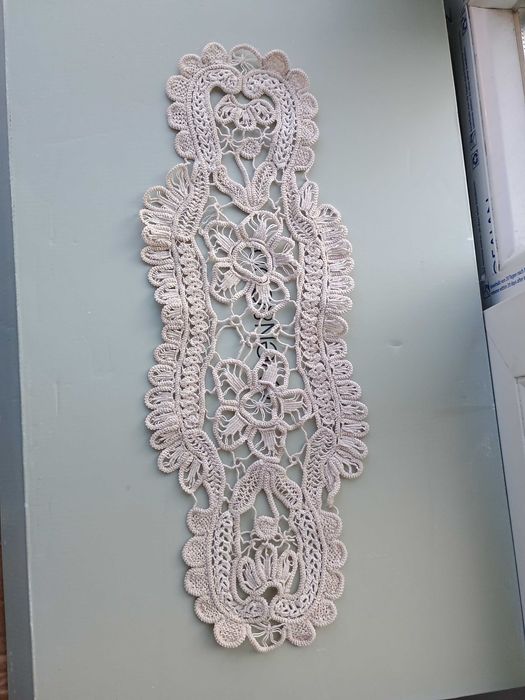 Fata de masa mileu floral macrame alb bej vintage retro