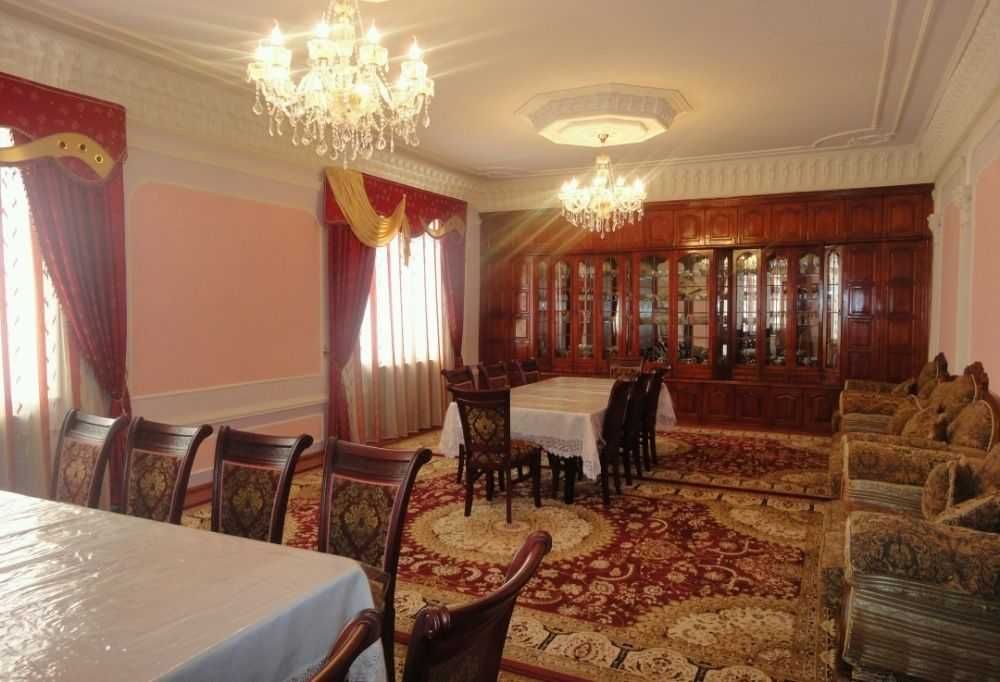 Катта Уй сотилади 15-хона+9 хона подволда 12-соток. Дом 15комнат+9