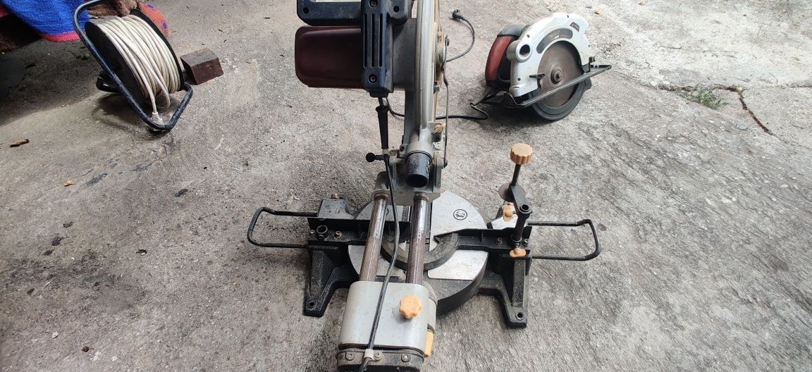 Fierăstrău circular de masă 2200W / 4700RPM – Disc Vidia, l