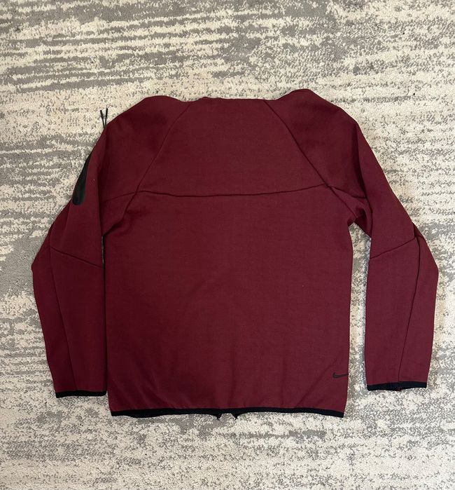 nike tech fleece цвят бордо