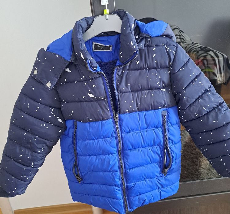 Geaca băiat 12 ani,cu gluca detașabilă.