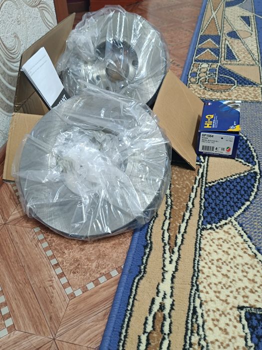 Тормозные диски с колодками