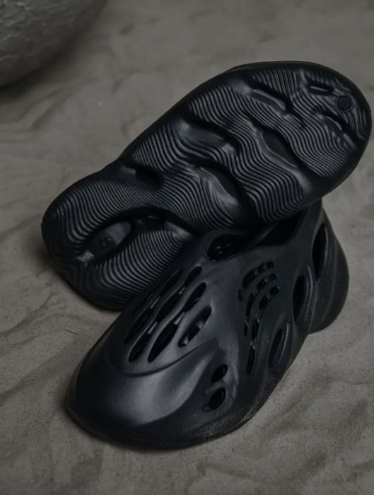 Adidas Yeezy Foam RNNR Onyx